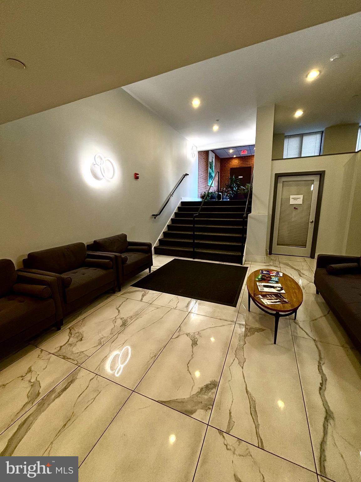 200-210 LOMBARD ST #710