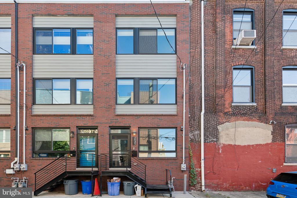2645 COLLINS ST