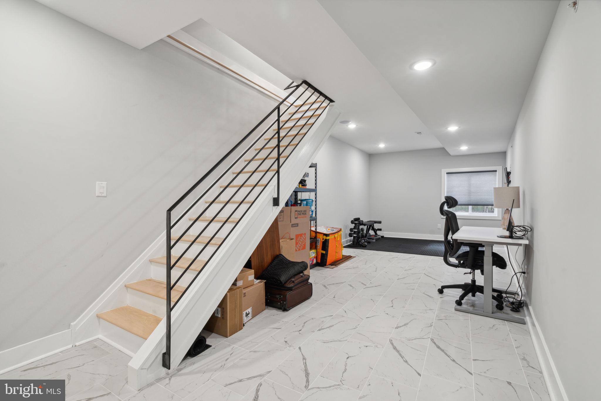 2645 COLLINS ST