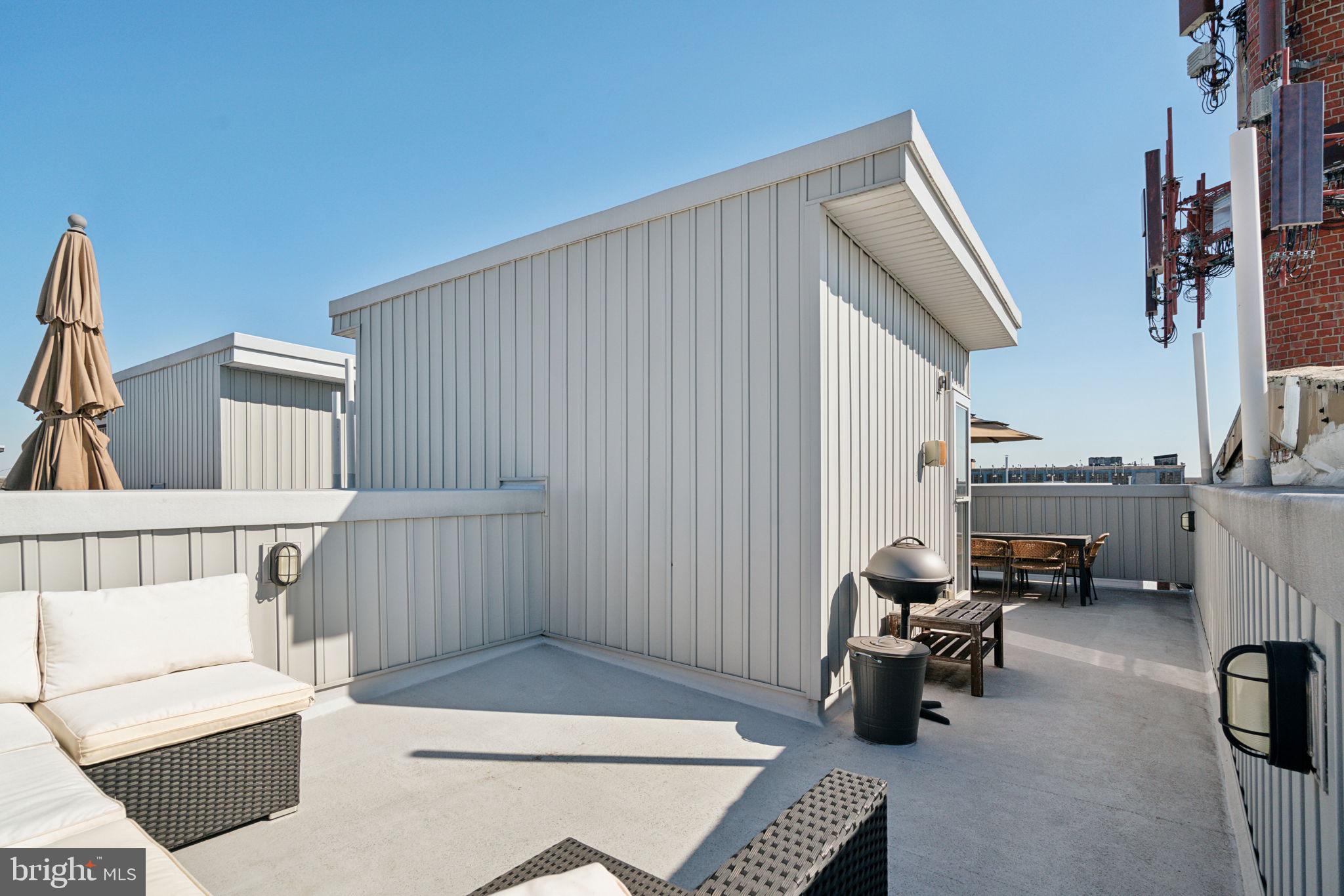 2645 COLLINS ST