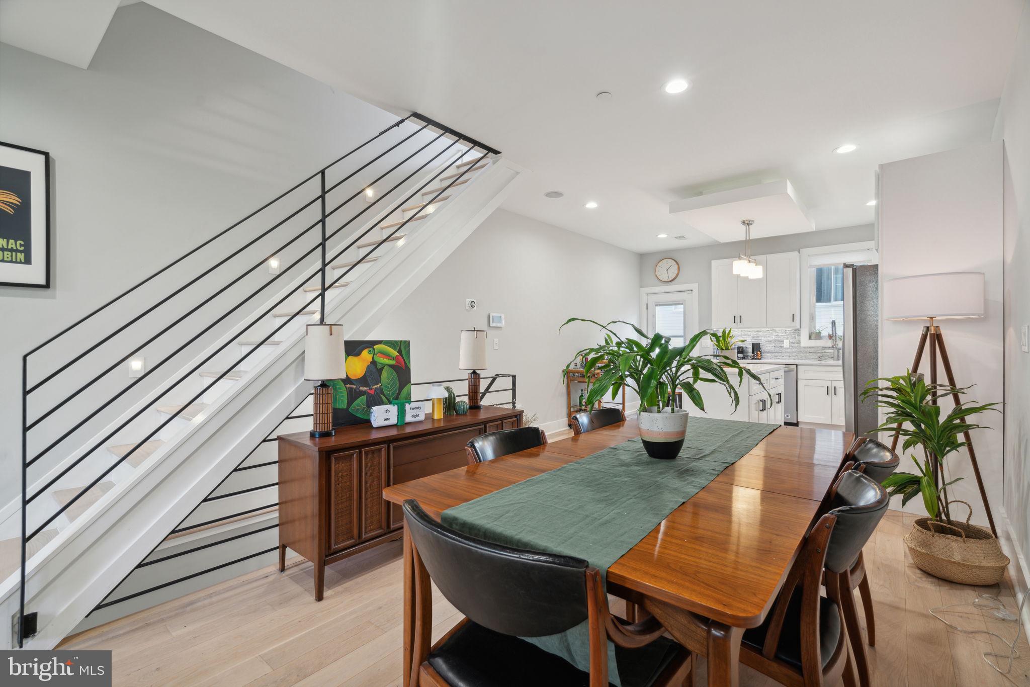 2645 COLLINS ST