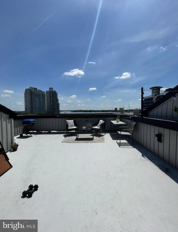 618 N FRONT STREET 3F