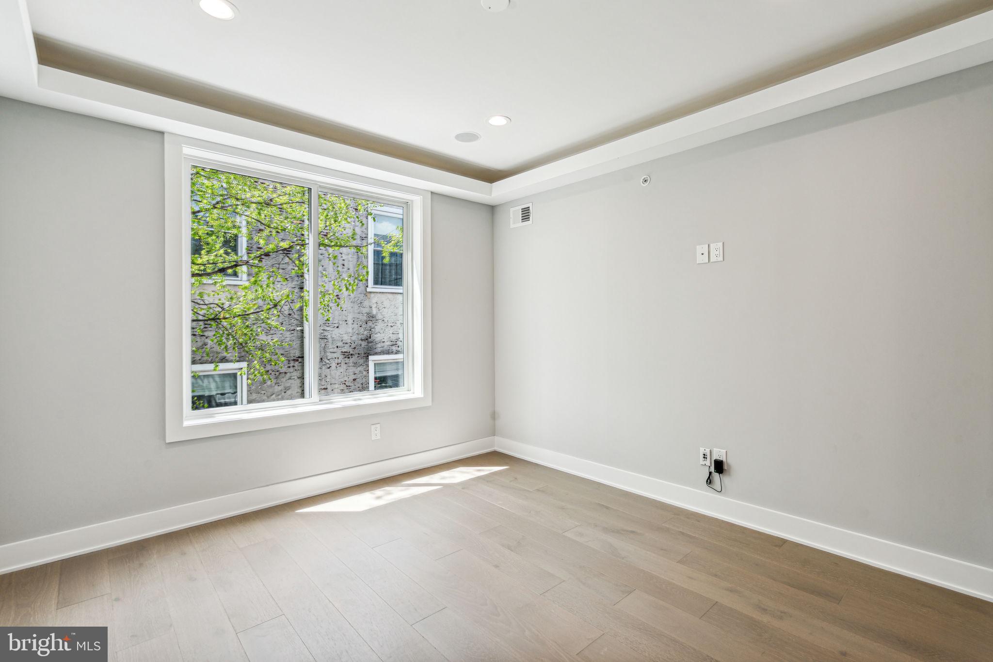 2121 E DAKOTA STREET