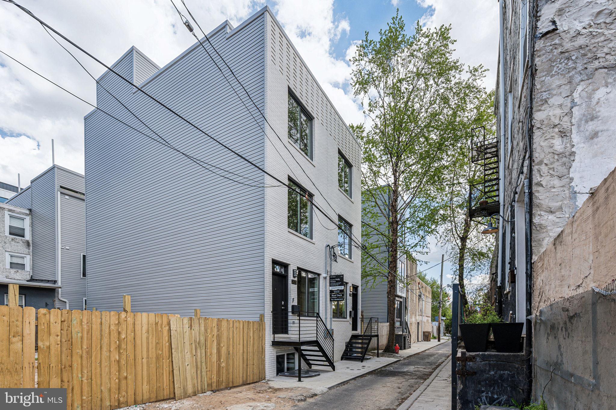 2121 E DAKOTA STREET