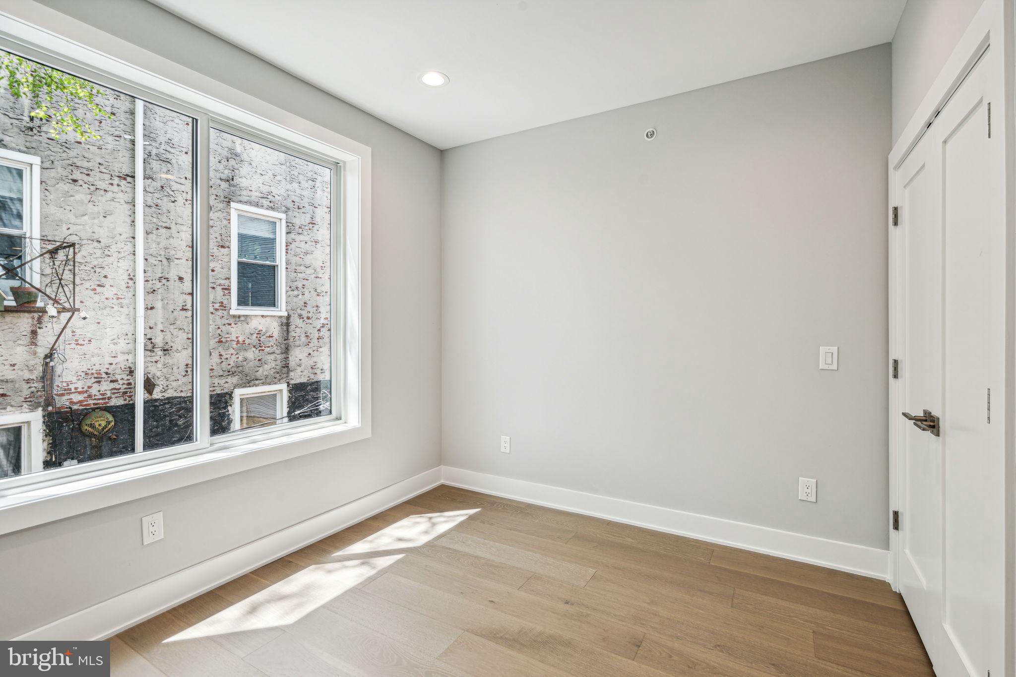 2121 E DAKOTA STREET
