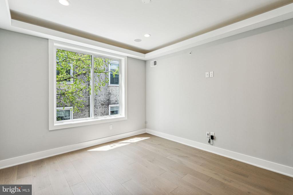 2121 E DAKOTA STREET