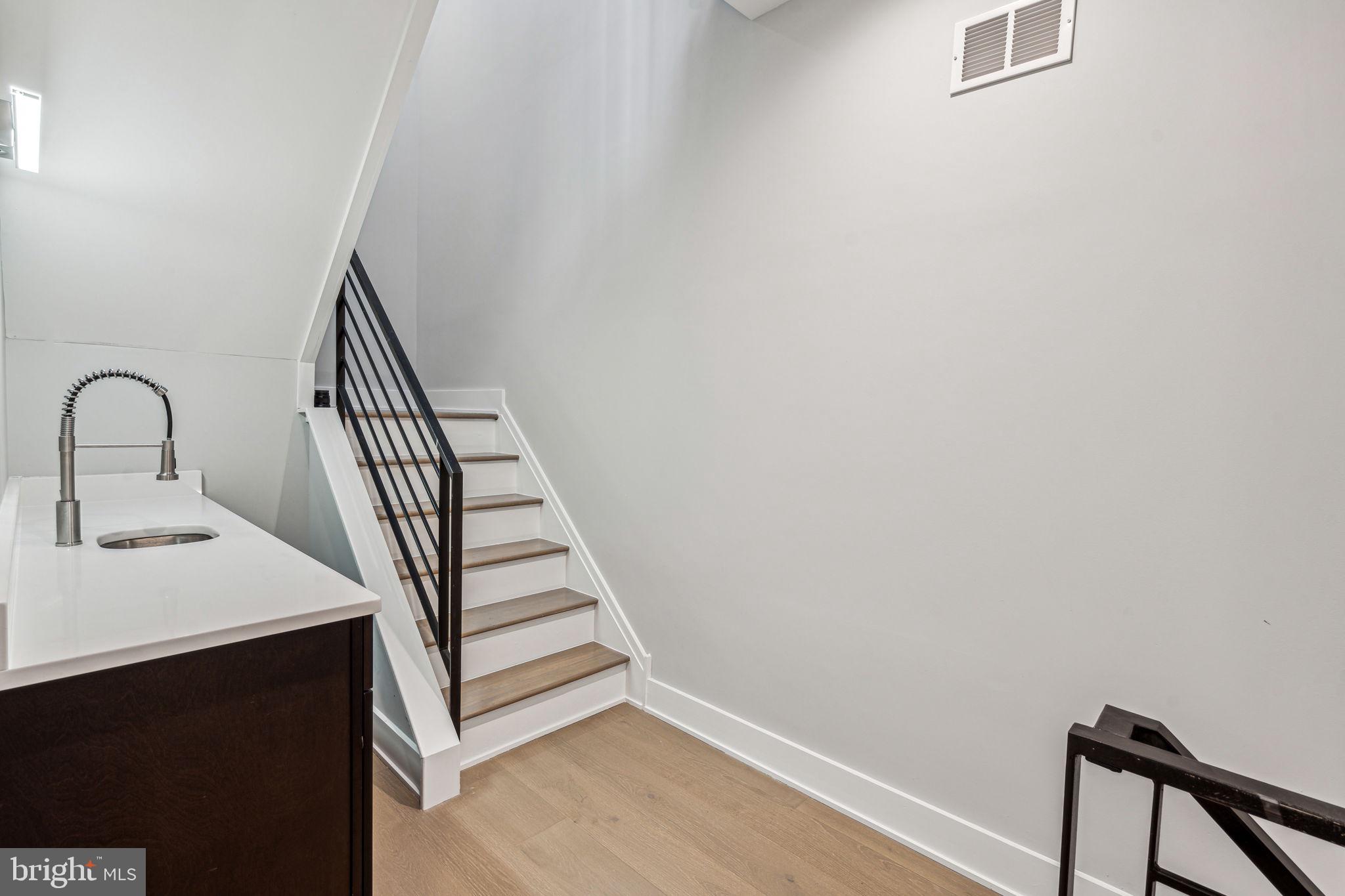 2121 E DAKOTA STREET