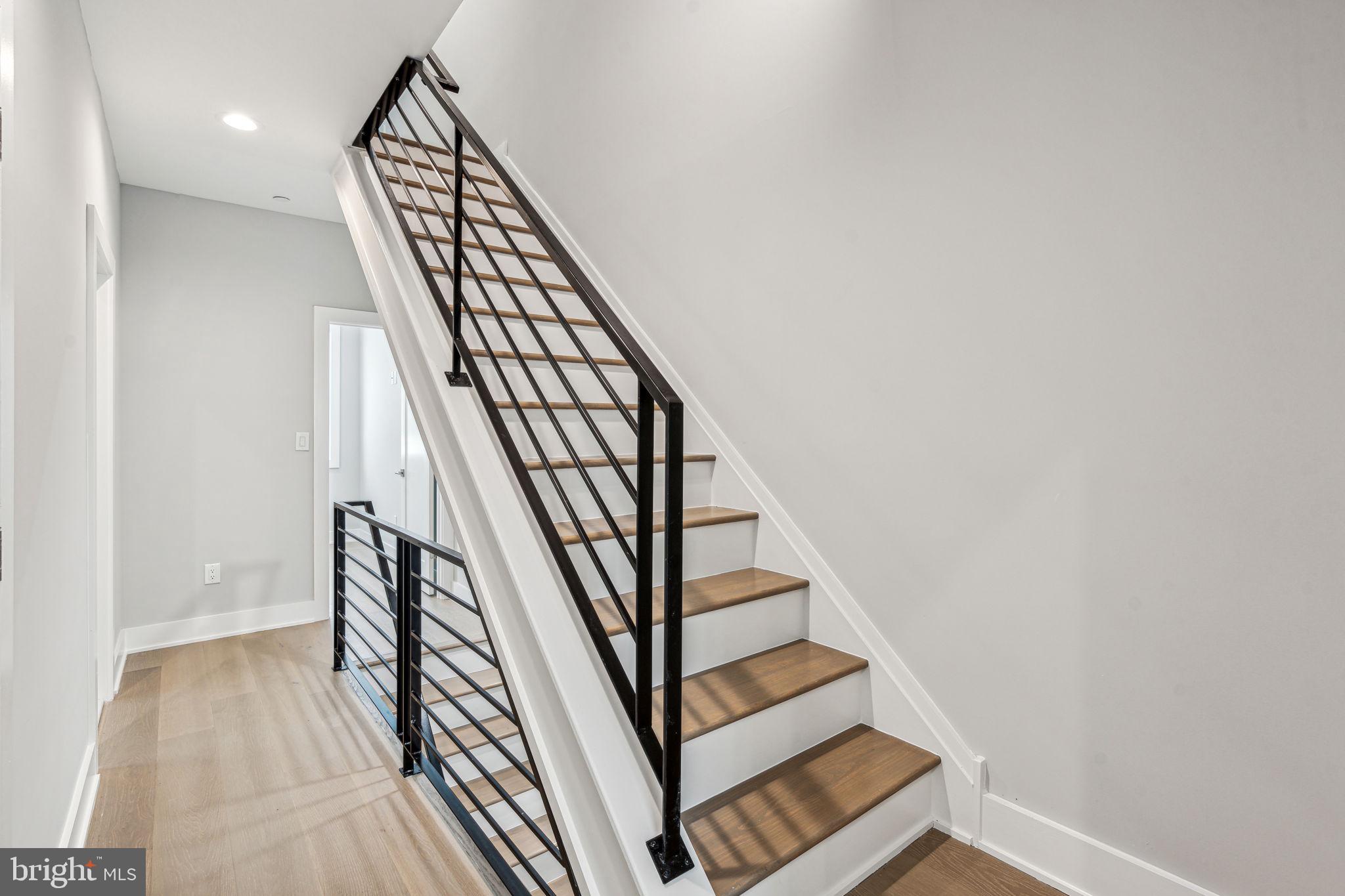 2121 E DAKOTA STREET