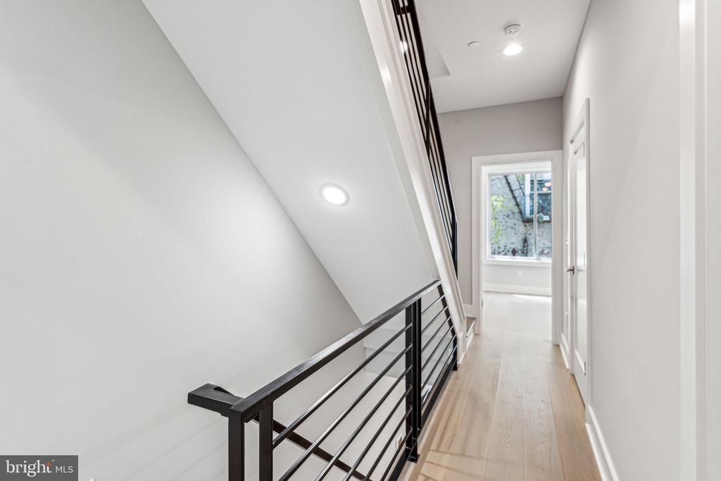 2121 E DAKOTA STREET