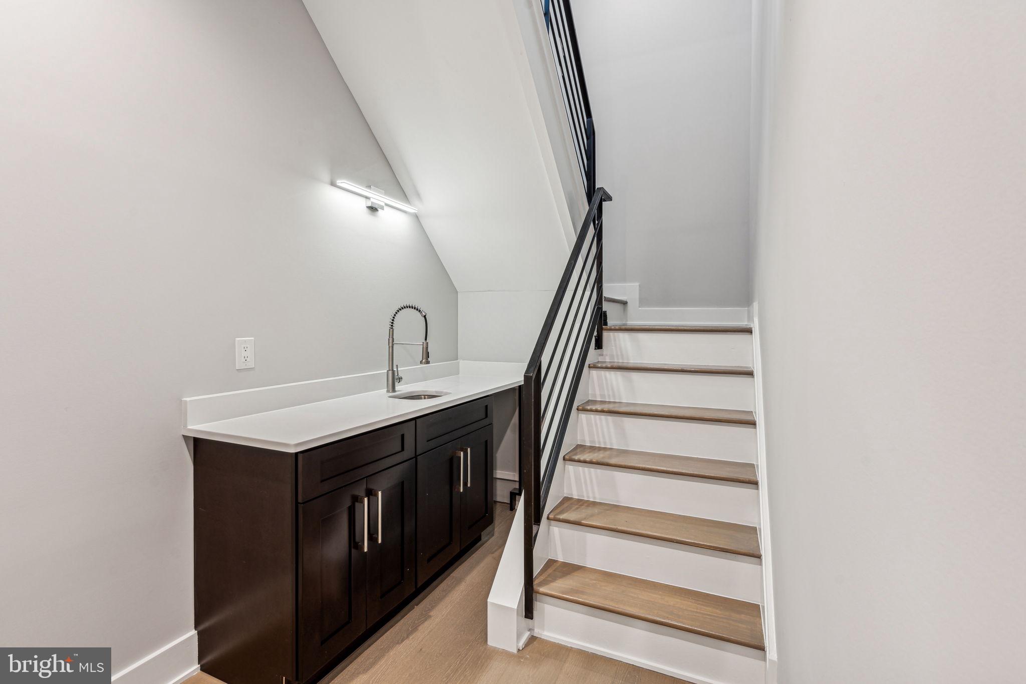 2121 E DAKOTA STREET