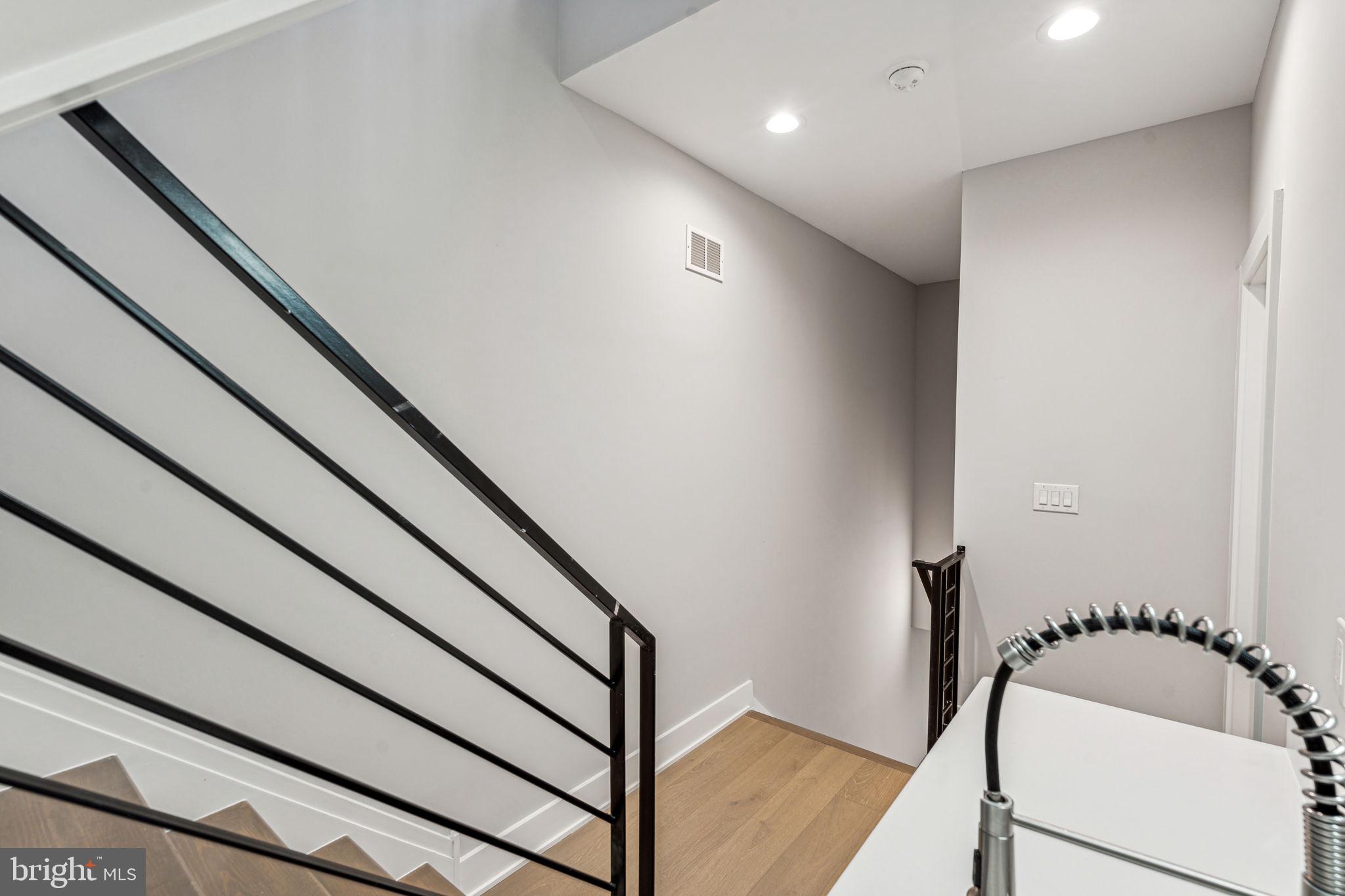 2121 E DAKOTA STREET