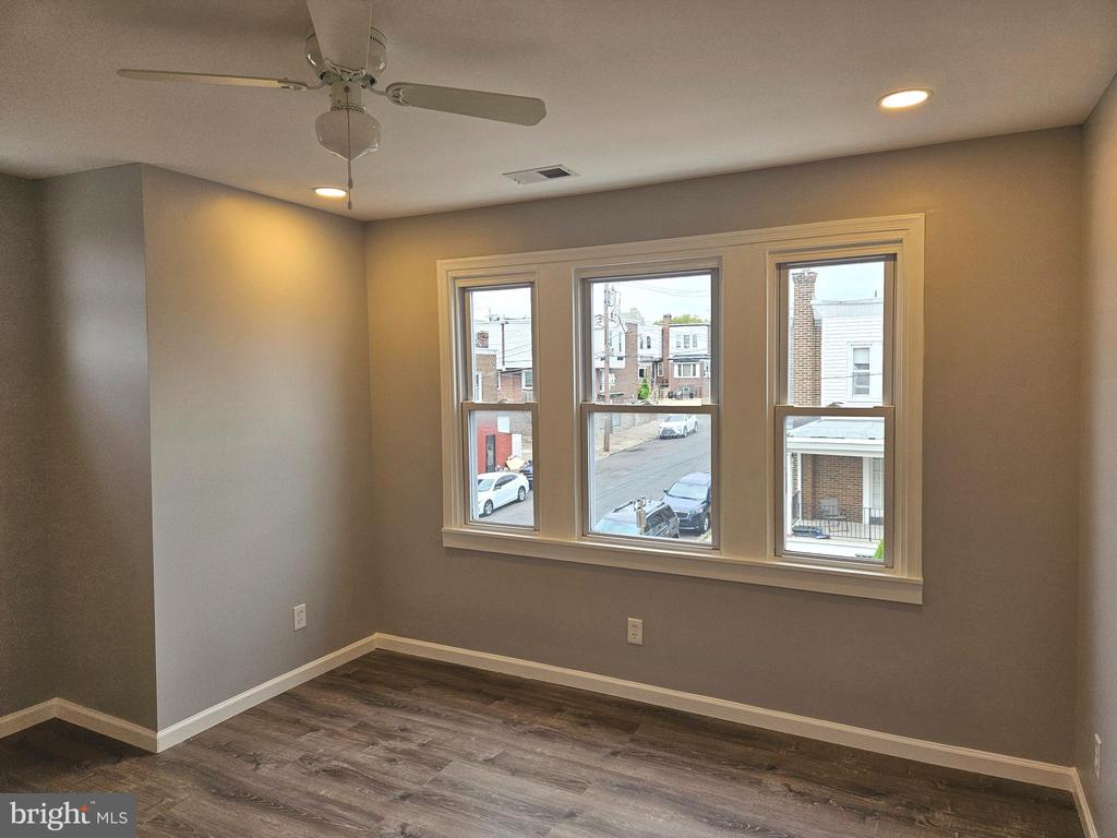 326 ROSELYN STREET Unit: A