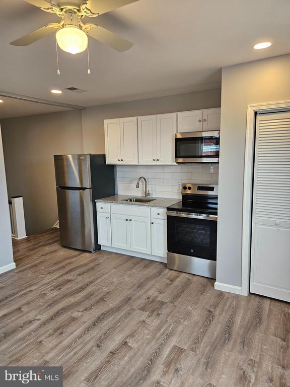 326 ROSELYN STREET Unit: A