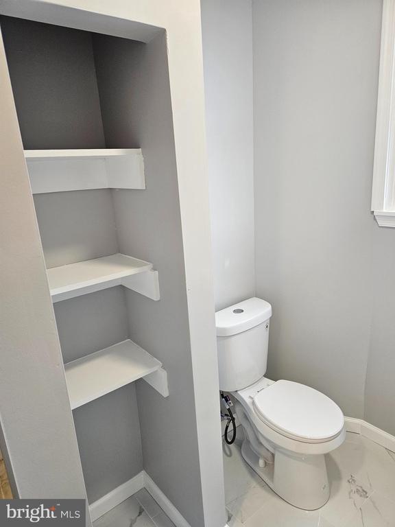 326 ROSELYN STREET Unit: A