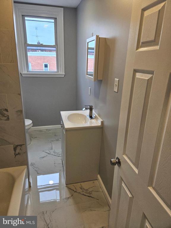 326 ROSELYN STREET Unit: A