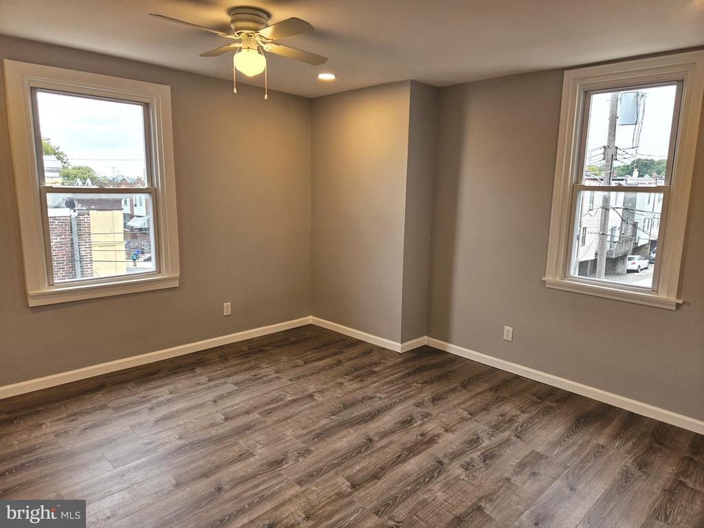 326 ROSELYN STREET Unit: A