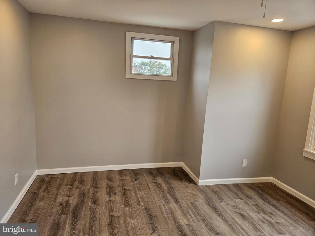 326 ROSELYN STREET Unit: A