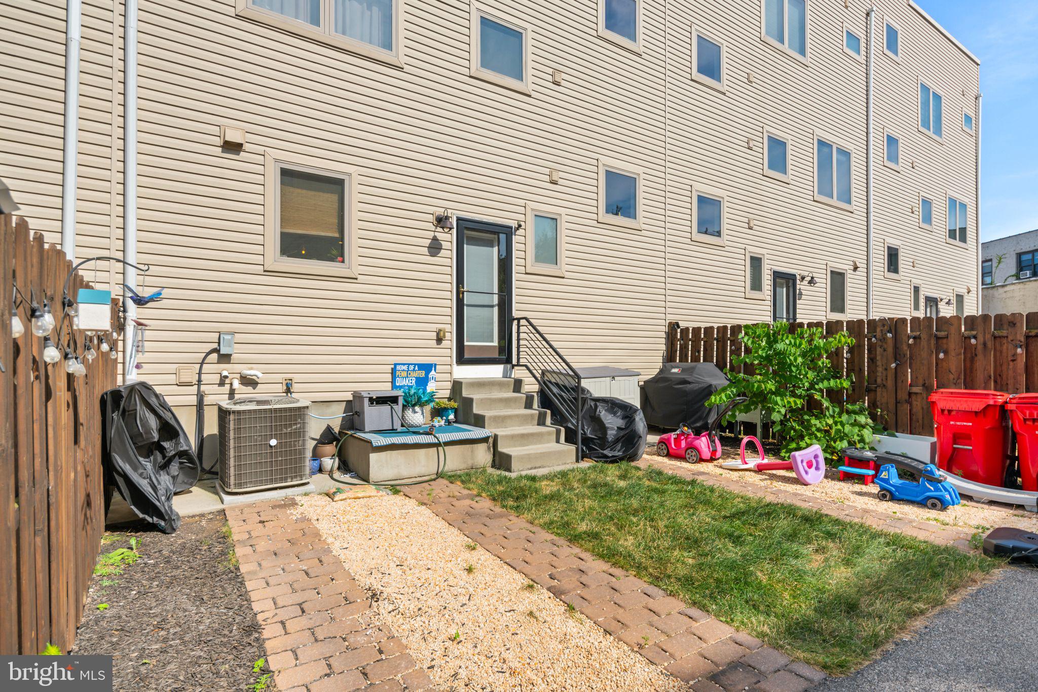 1834 N HANCOCK STREET