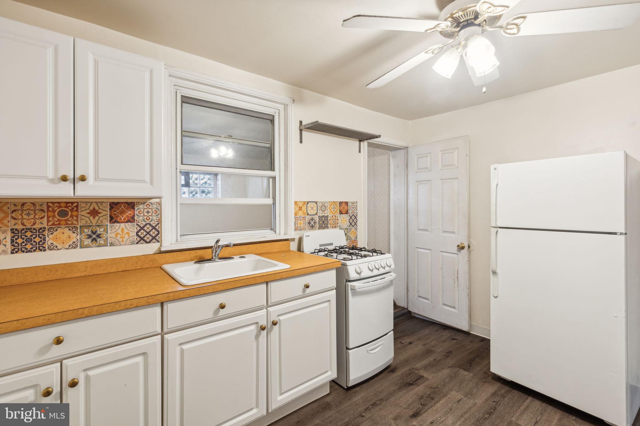 2304 Sepviva St