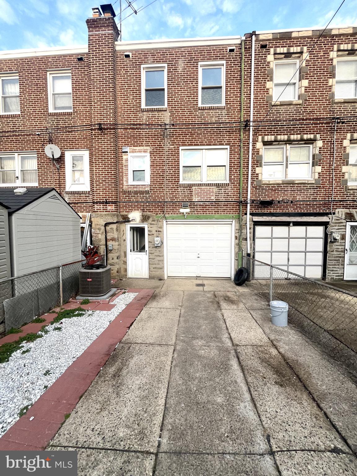 4608 HARTEL AVE