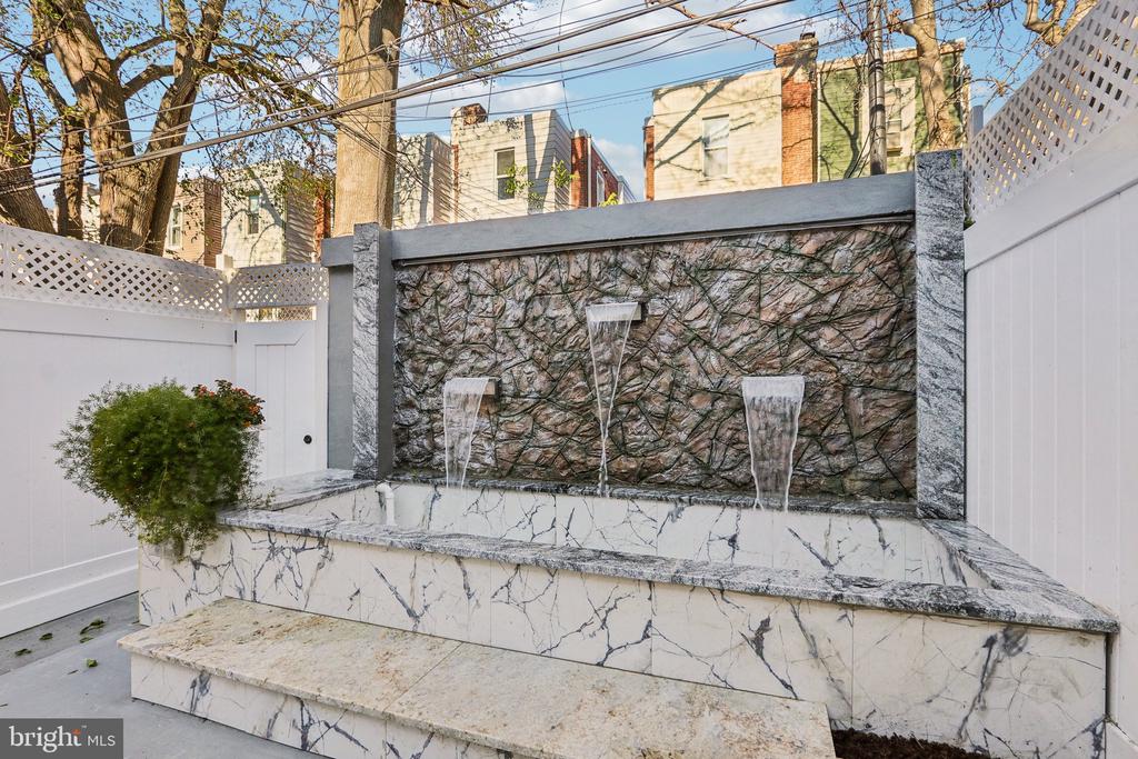 5919 COBBS CREEK PARKWAY