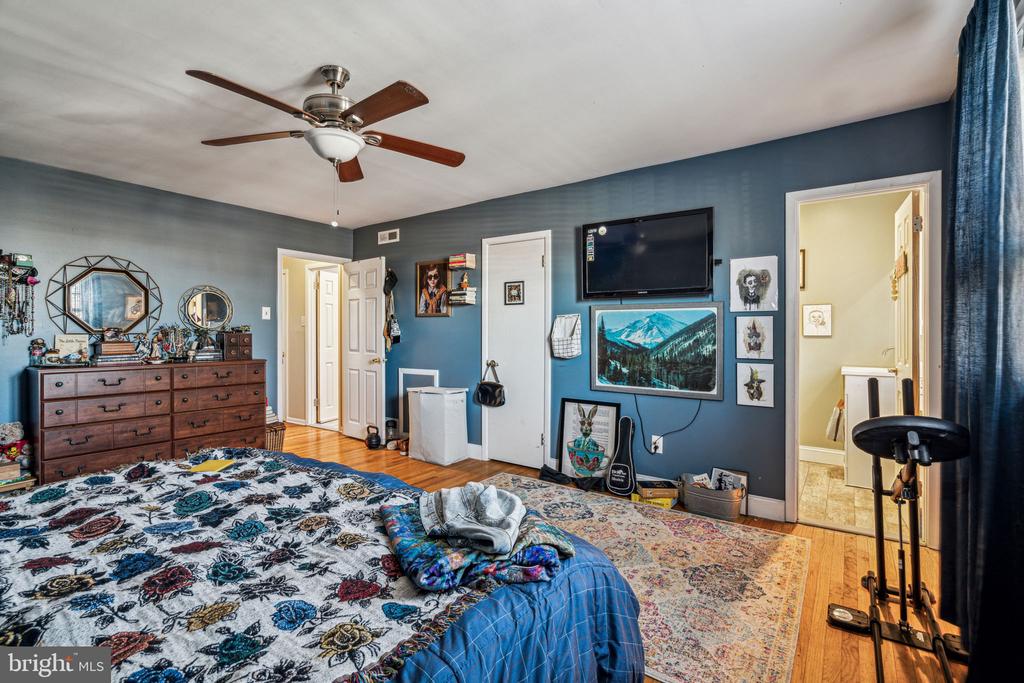 10111 N Canterbury Rd
