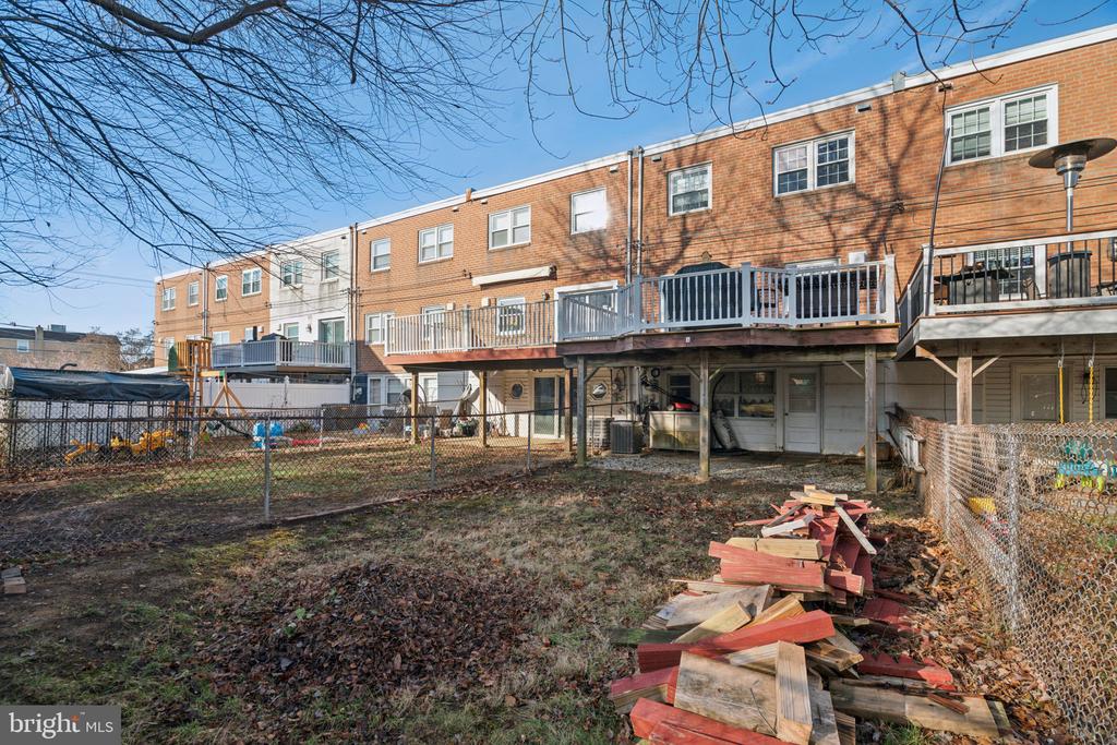 10111 N Canterbury Rd