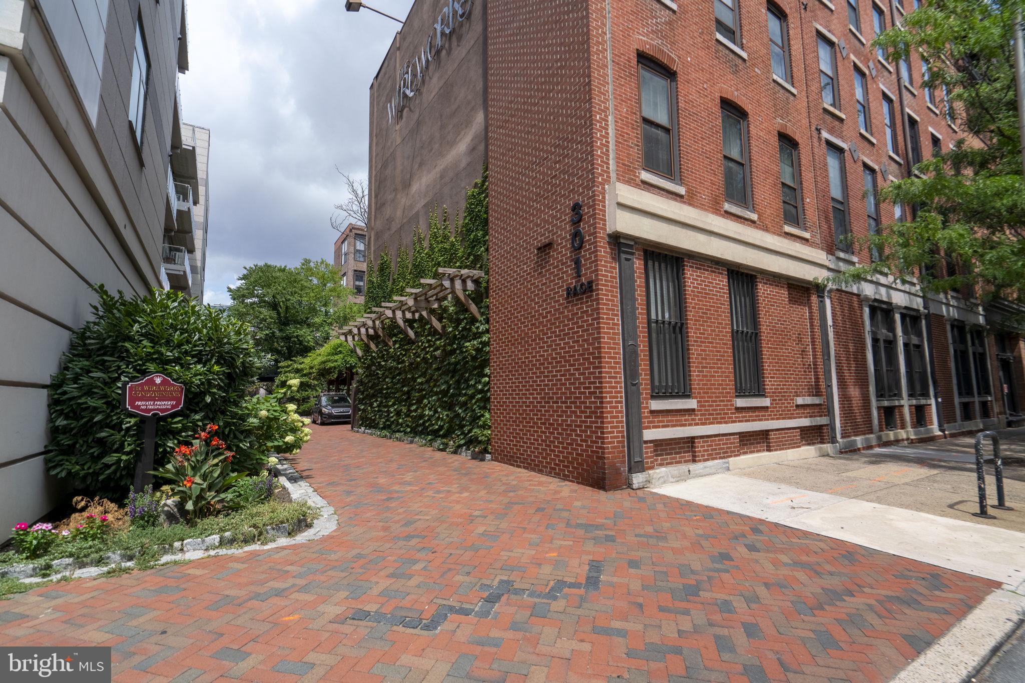 301 Race St #411