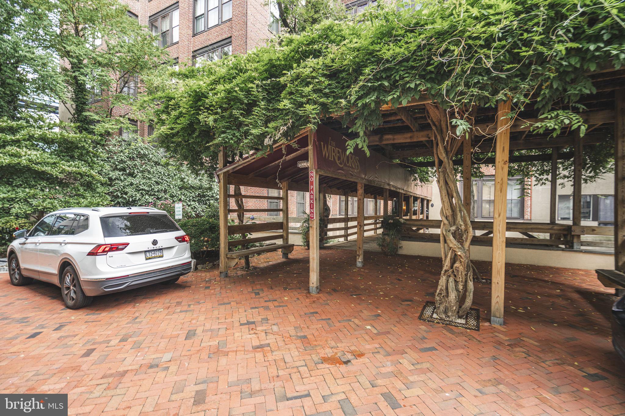 301 Race St #411