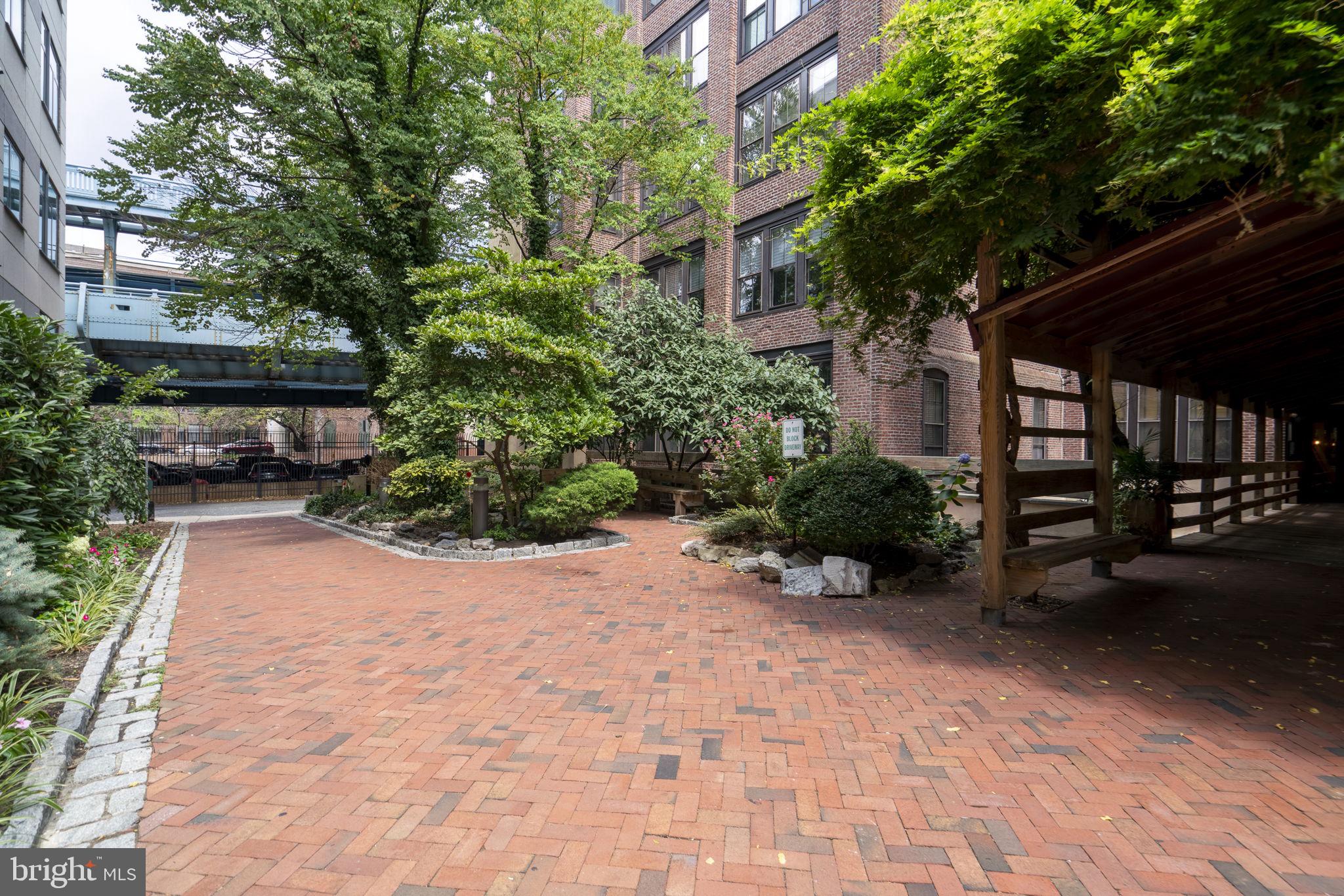 301 Race St #411