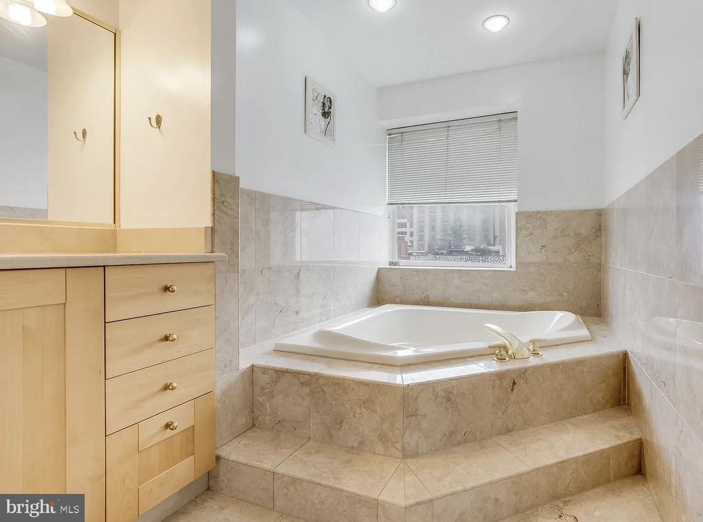 201 N BROAD ST #3