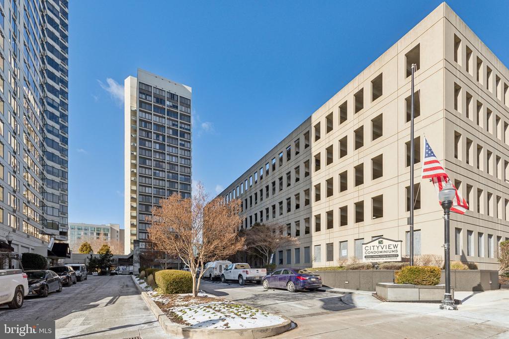 2001 Hamilton St #302