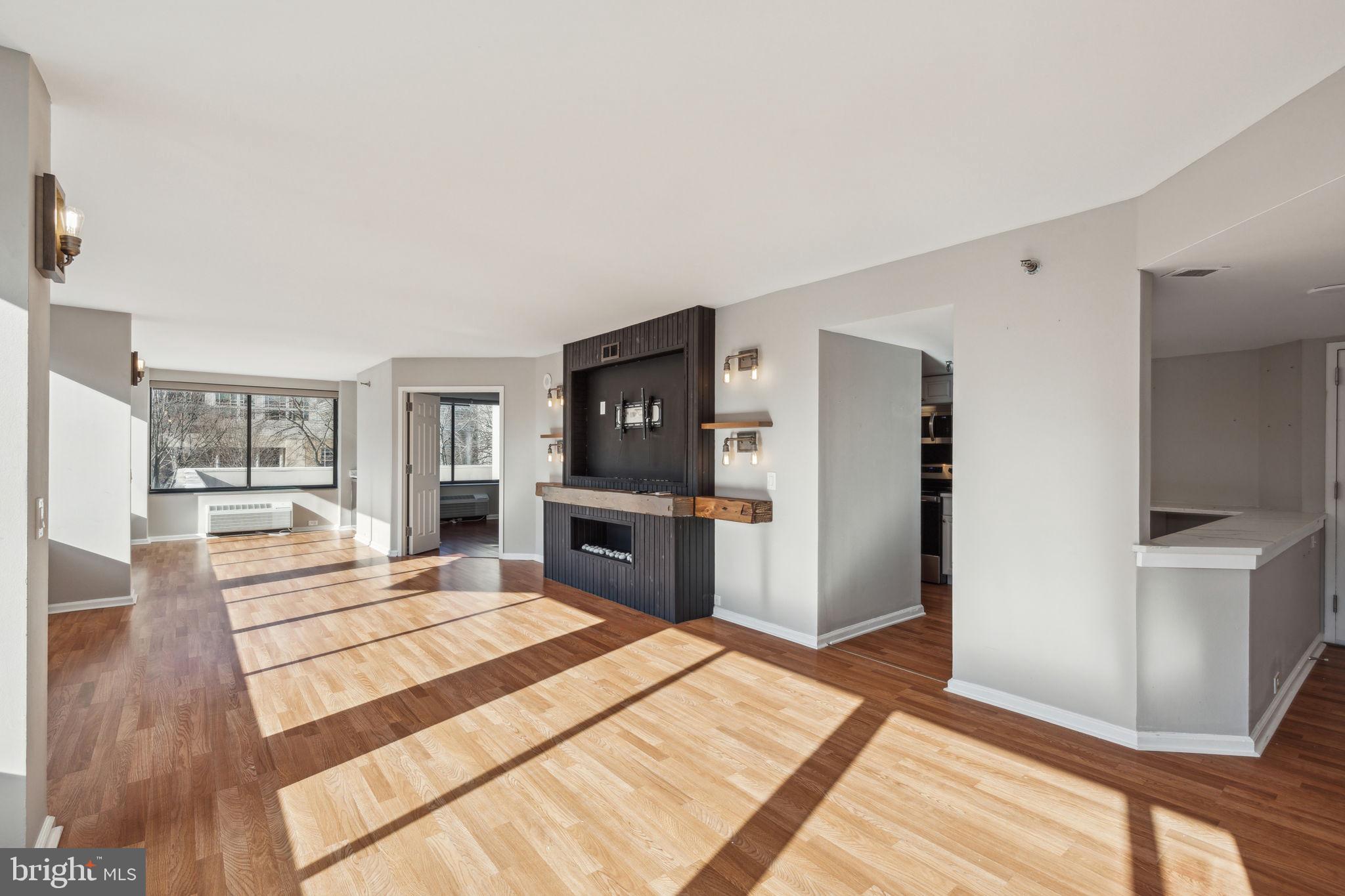 2001 Hamilton St #302