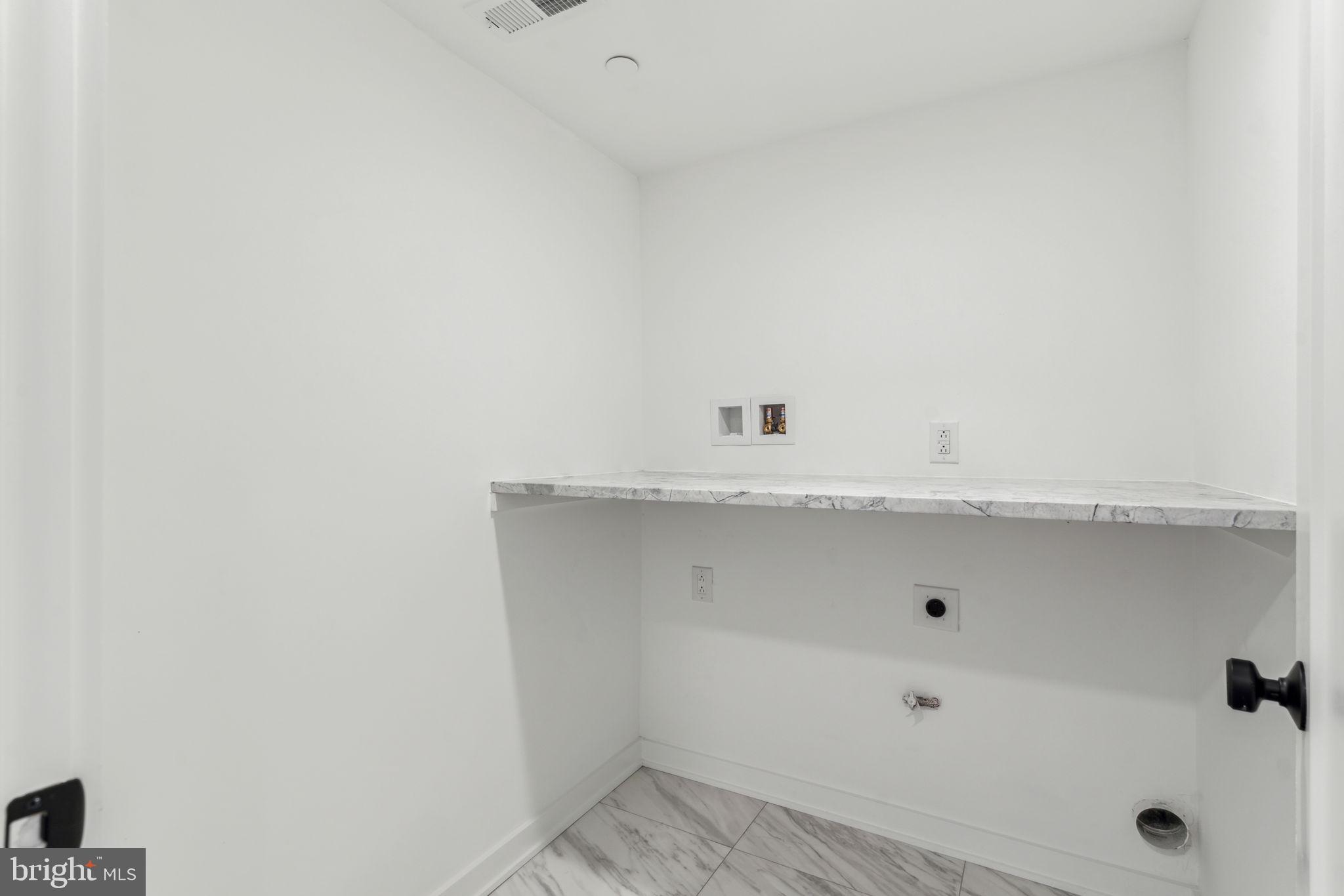 964 N Wendle Ct