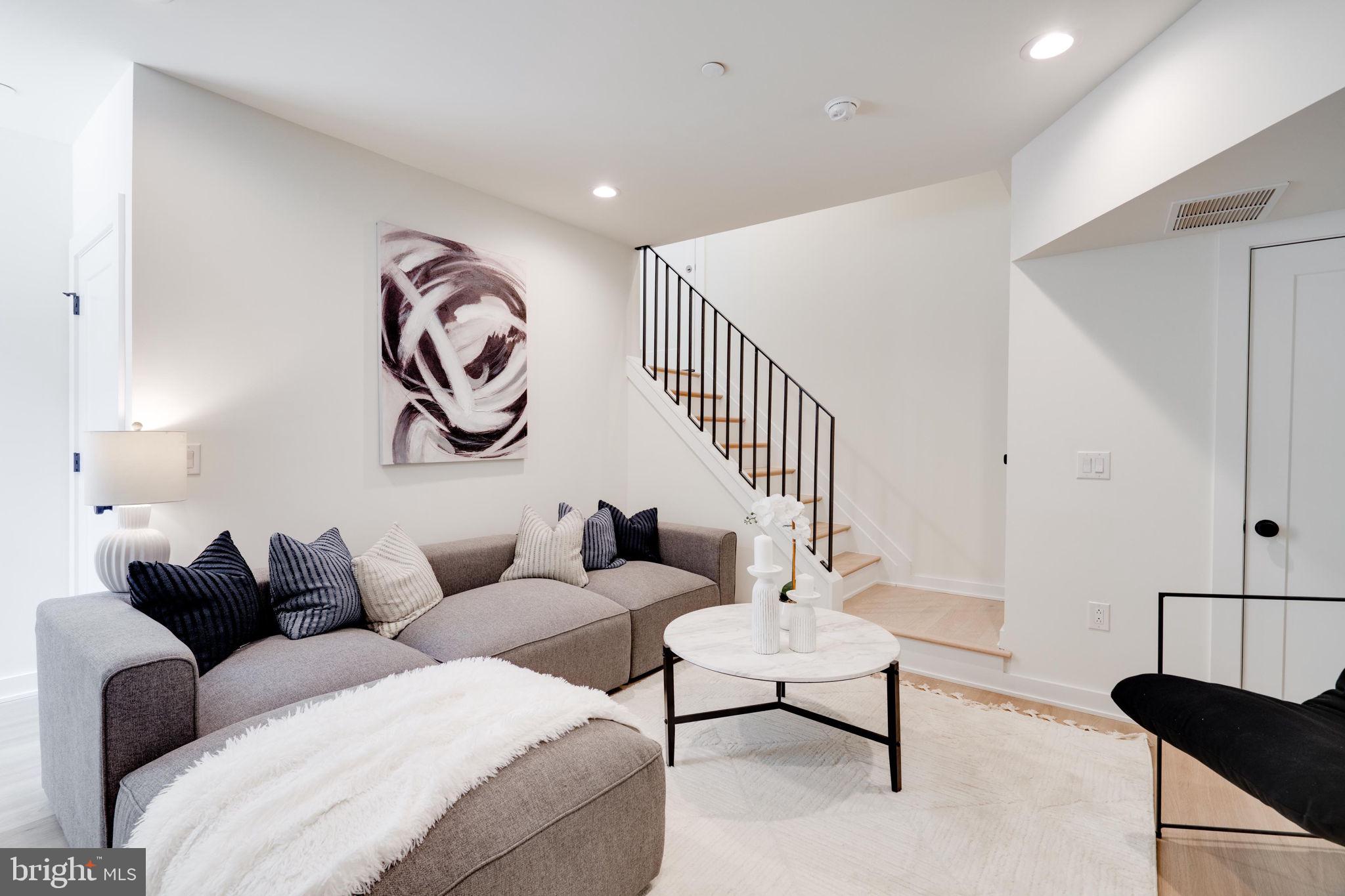 964 N Wendle Ct