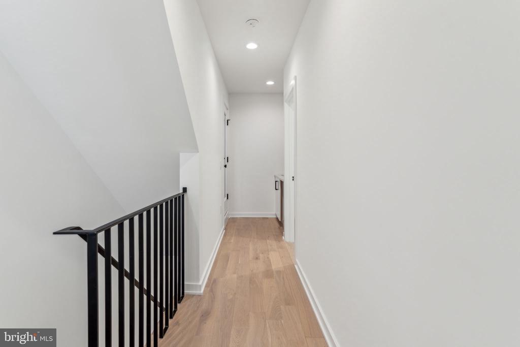 964 N Wendle Ct