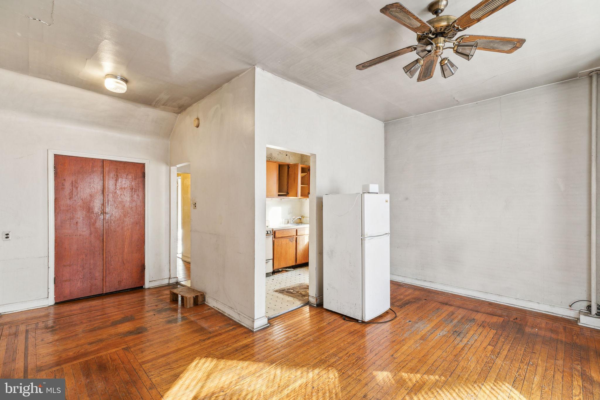 4733 Cedar Ave