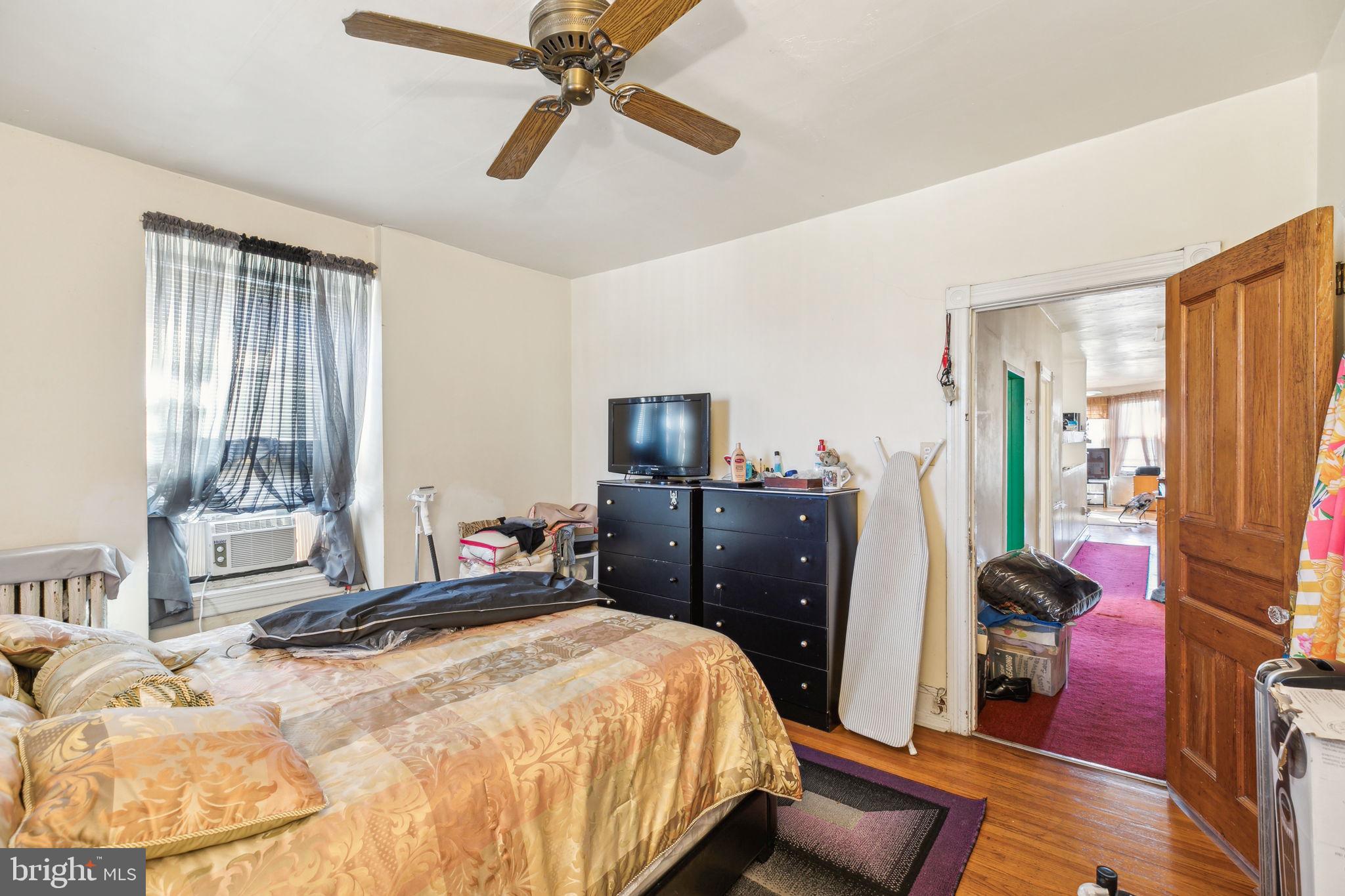 4733 Cedar Ave