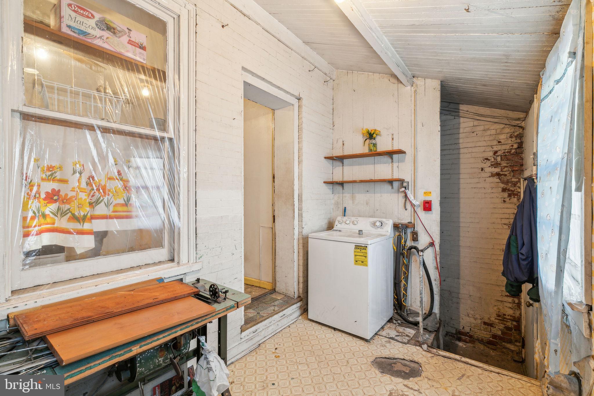 4733 Cedar Ave