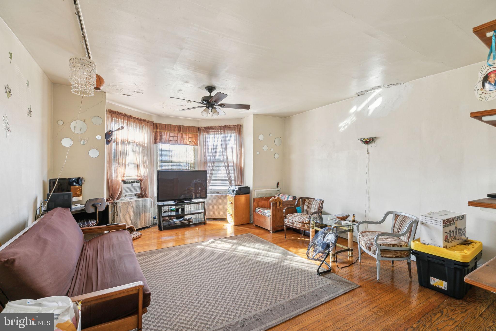 4733 Cedar Ave