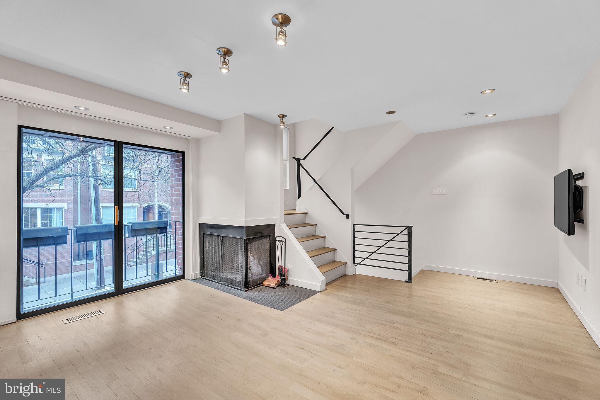 2213 RACE STREET 25 209