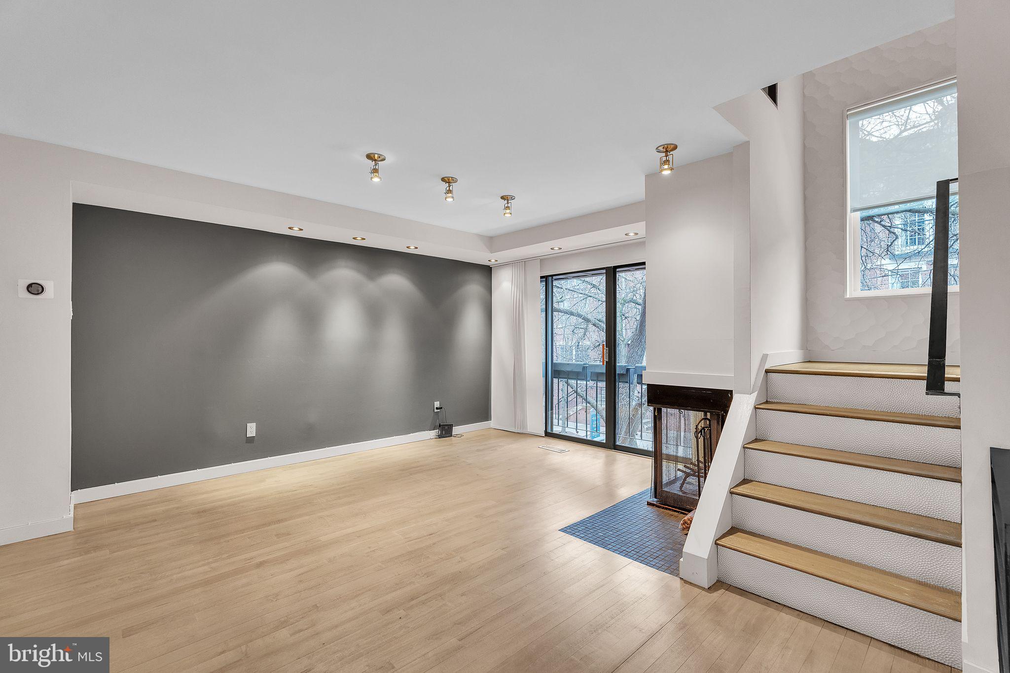 2213 RACE STREET 25 209