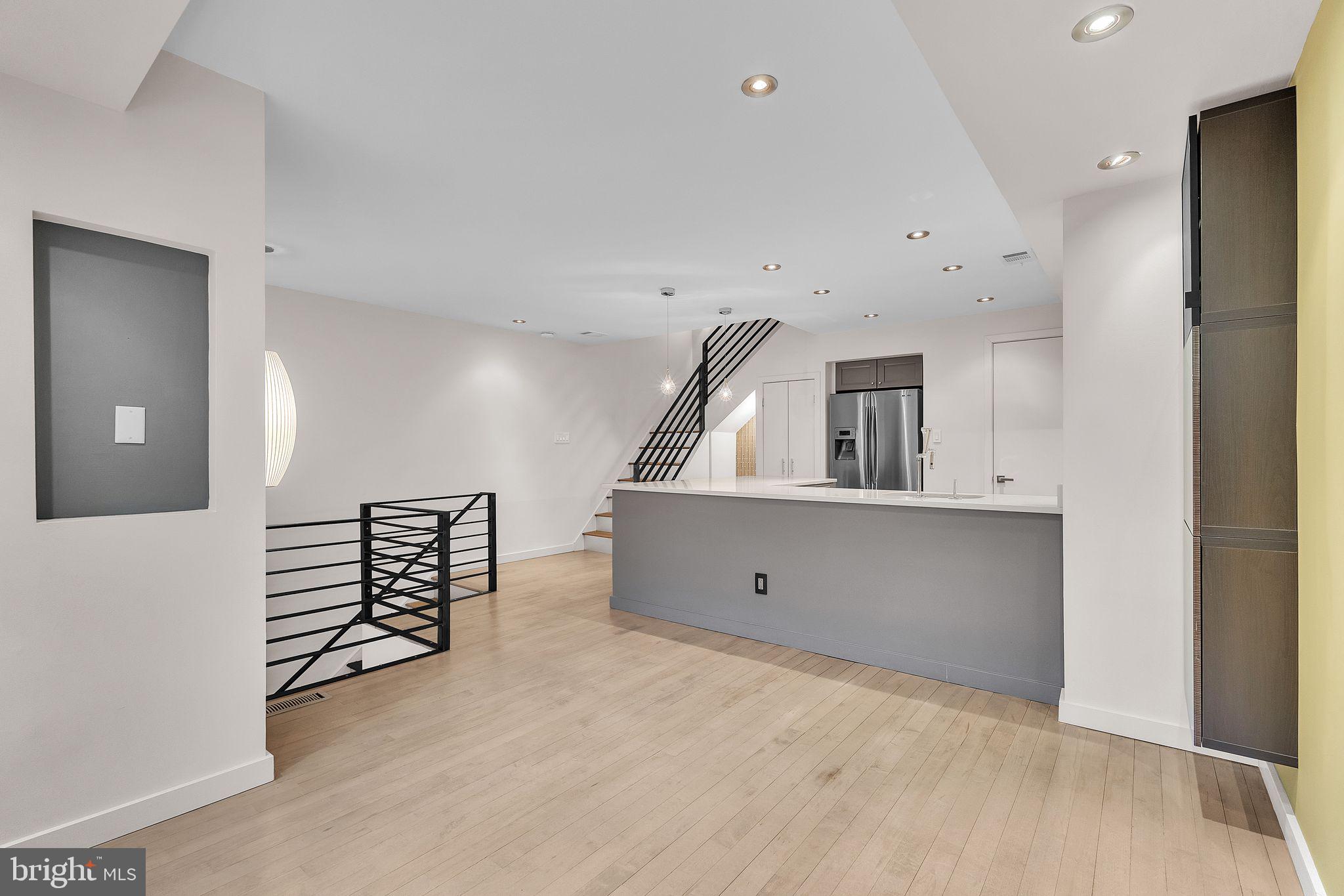 2213 RACE STREET 25 209