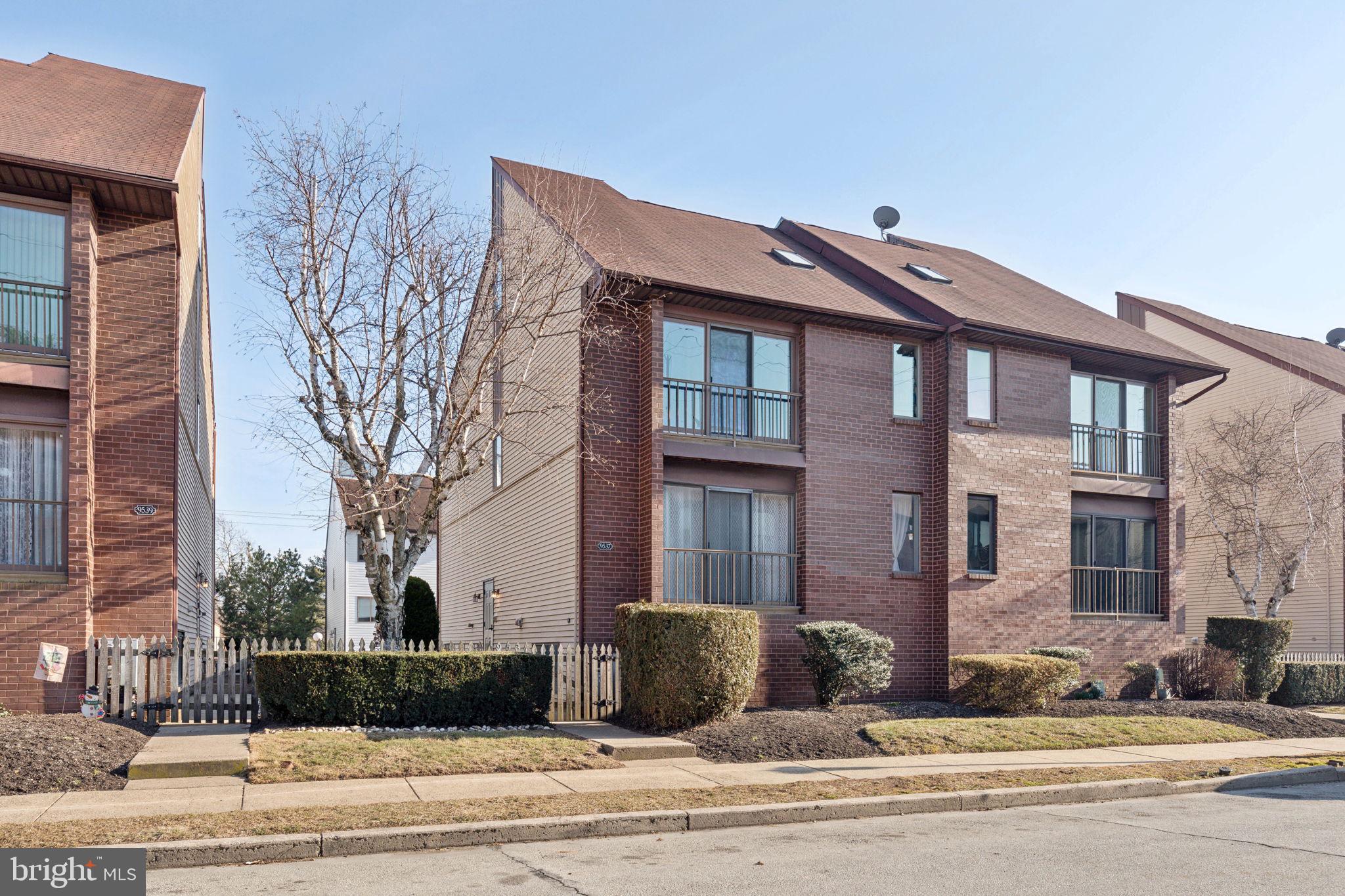9537 James St #8a