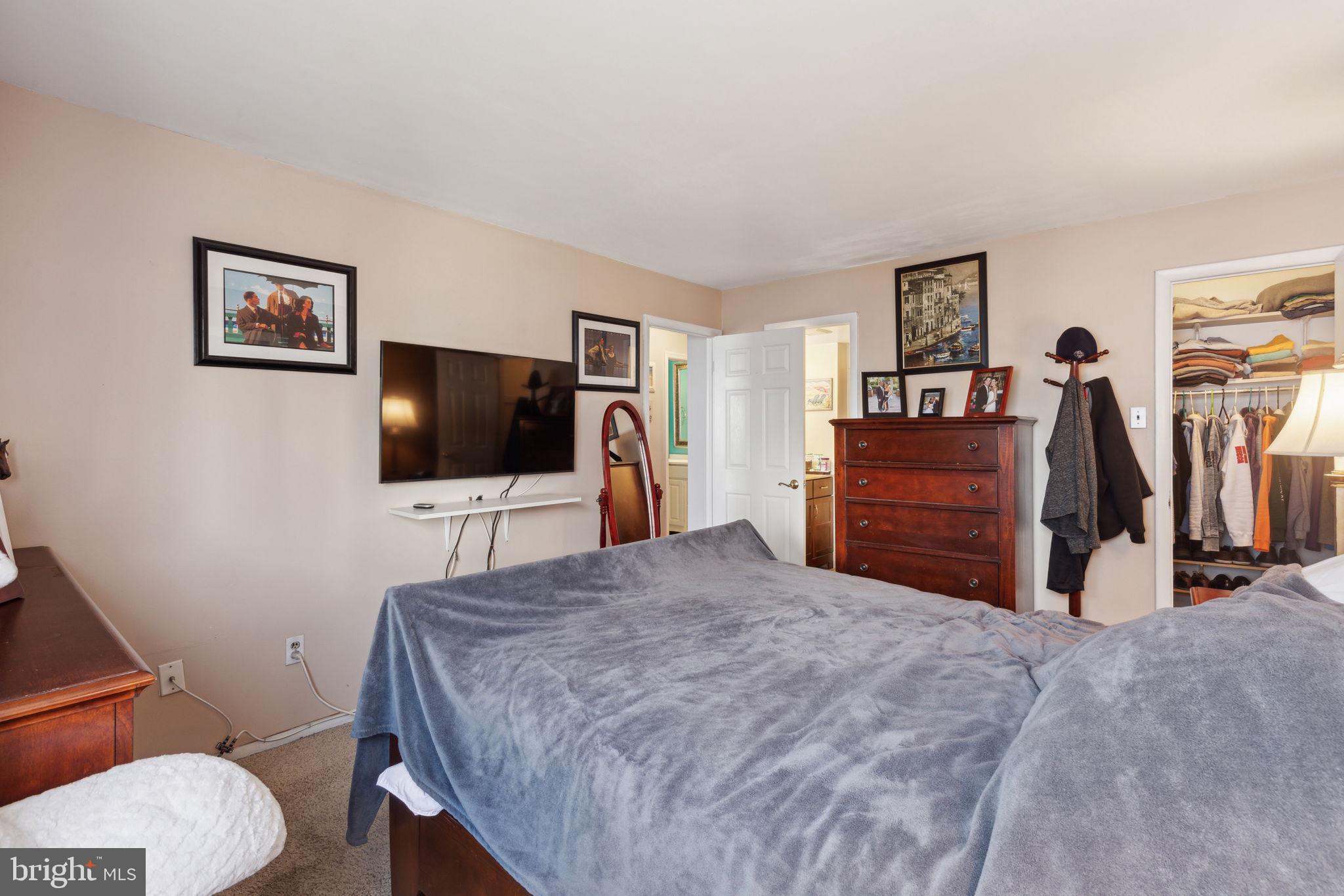 9537 James St #8a