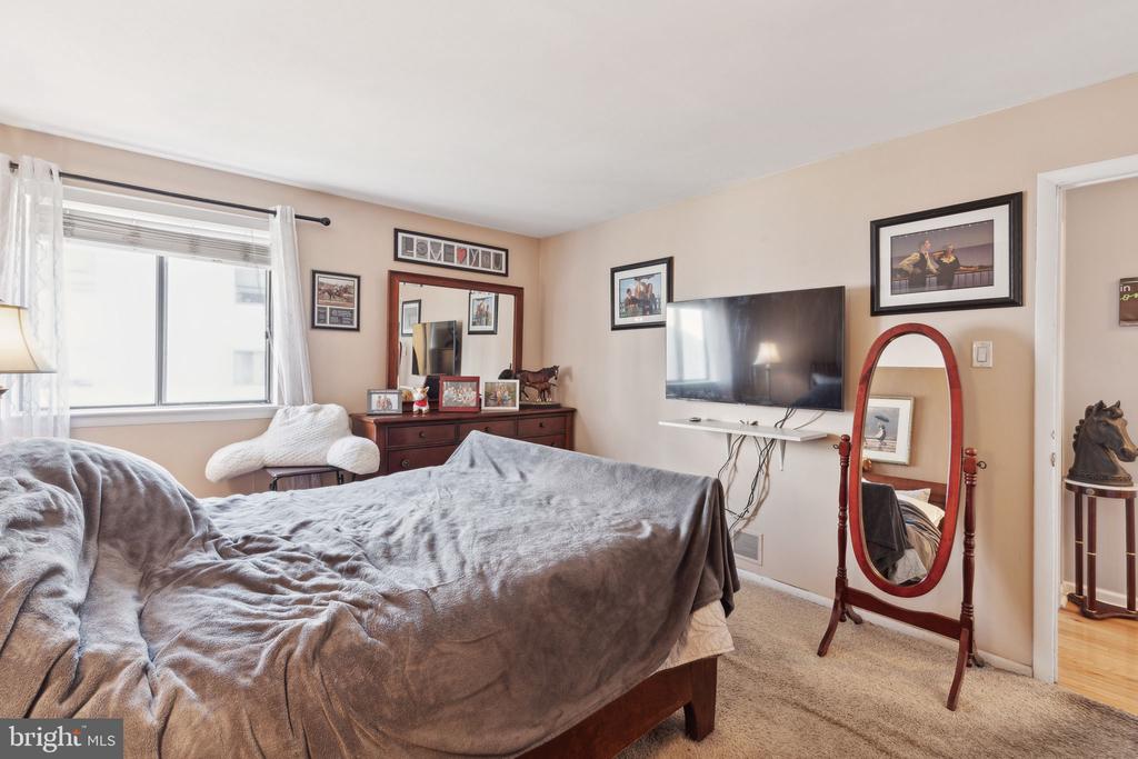 9537 James St #8a