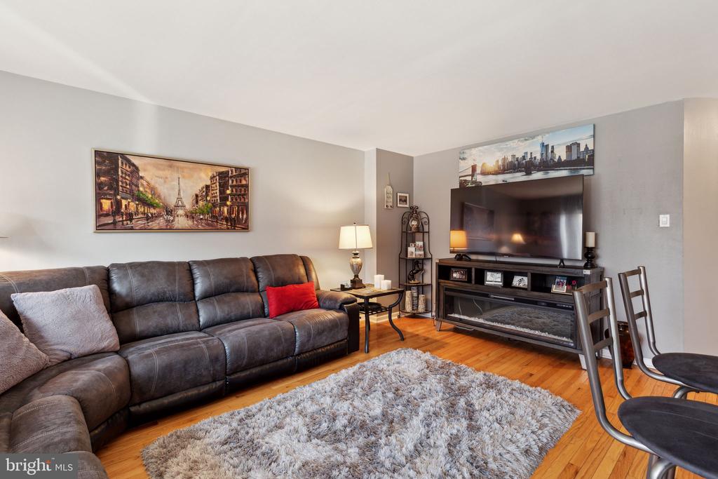 9537 James St #8a