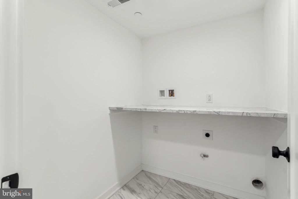 960 N Wendle Ct