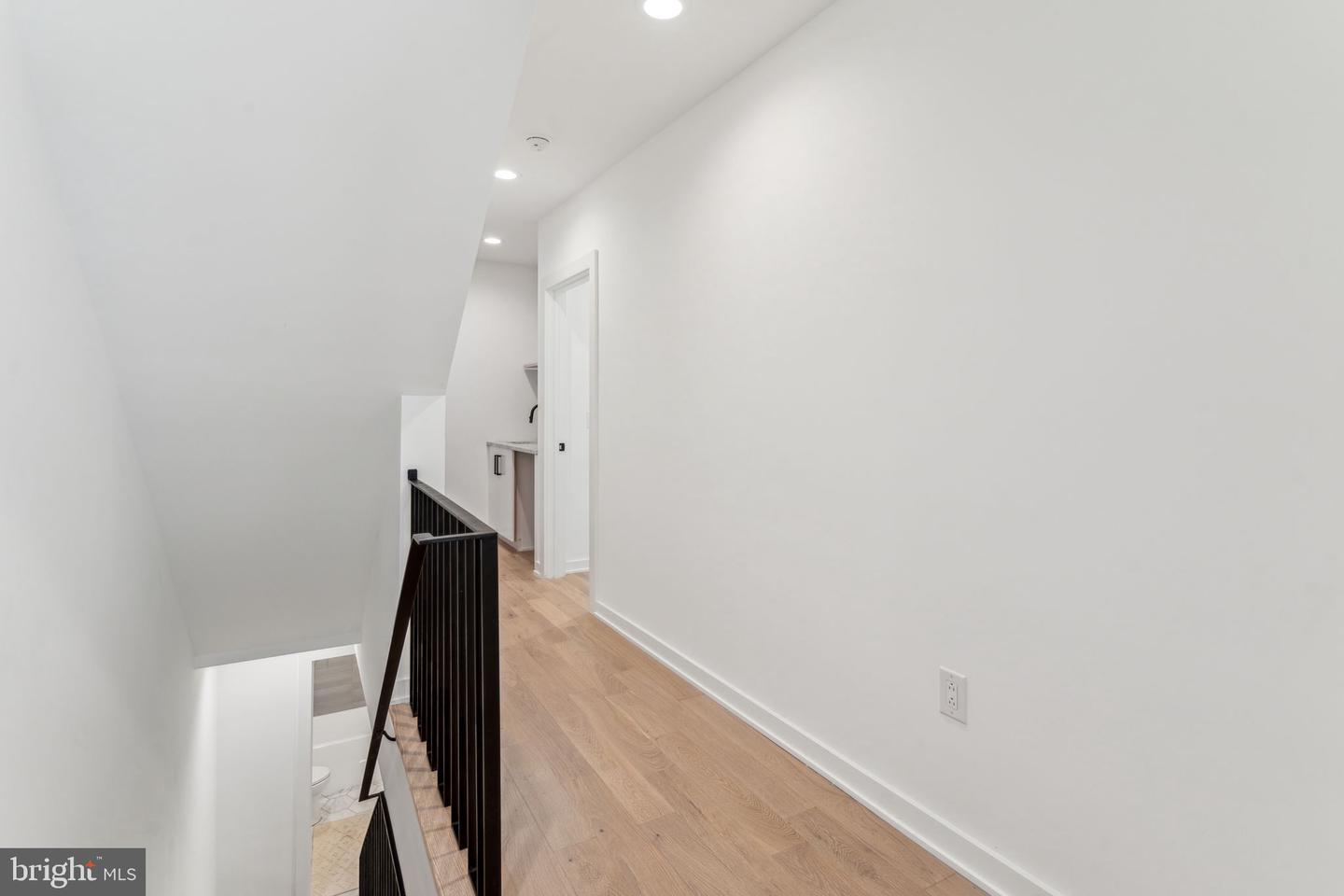 960 N Wendle Ct