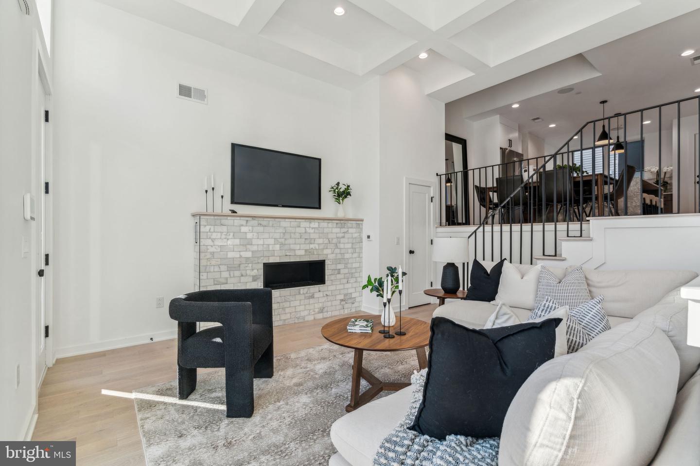 960 N Wendle Ct